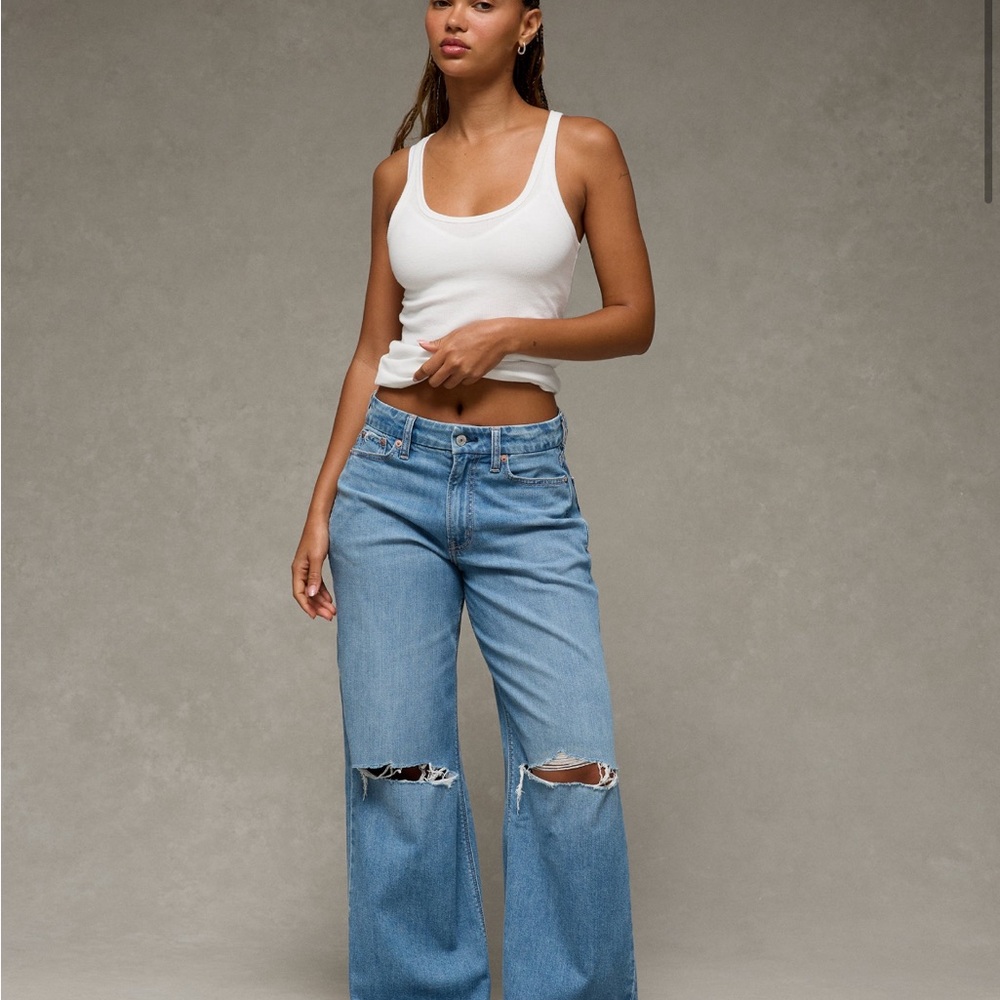 American Eagle Distressed Blue Jeans - Picture 3 of 4